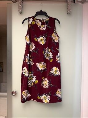 Ann Taylor Sleeveless Floral Shift Dress in Burgundy